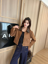 Load image into Gallery viewer, 【雅奢流金】 高定系列 Opulent Suede Contrast Jacket 拼接麂皮外套 (JACKET Only)