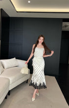Load image into Gallery viewer, 【墨珠蕾影】高定系列 Noir Pearl Lace Mermaid Skirt 波点蕾丝鱼尾半裙(SKIRT Only)