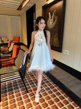 Load image into Gallery viewer, 【雪羽吟梅】 高定系列 Snow Plume Embroidered Qipao Dress
鸵鸟毛刺绣新中式礼服 (DRESS Only)