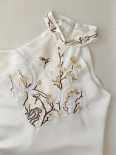 Load image into Gallery viewer, 【雪羽吟梅】 高定系列 Snow Plume Embroidered Qipao Dress
鸵鸟毛刺绣新中式礼服 (DRESS Only)