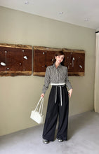 Load image into Gallery viewer, 【银线序曲】独家定制 Silver Line Cropped Shirt 黑白线条短版衬衫（TOP Only）
