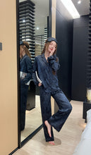 Load image into Gallery viewer, 【夜幕玫瑰】Night Bloom Jacquard Satin Pajama Set 提花缎面四件式睡衣套装（4-Piece Set）
