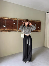 Load image into Gallery viewer, 【银线序曲】独家定制 Silver Line Cropped Shirt 黑白线条短版衬衫（TOP Only）
