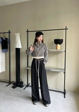 Load image into Gallery viewer, 【银线序曲】独家定制 Silver Line Cropped Shirt 黑白线条短版衬衫（TOP Only）

