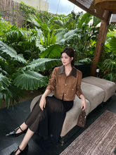 Load image into Gallery viewer, 【雅奢流金】 高定系列 Opulent Suede Contrast Jacket 拼接麂皮外套 (JACKET Only)
