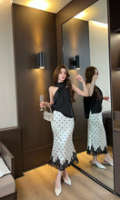 Load image into Gallery viewer, 【夜幕流光】独家定制 Noir Drape Satin Top 缎面披肩上衣（TOP Only）
