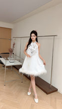 Load image into Gallery viewer, 【雪羽吟梅】 高定系列 Snow Plume Embroidered Qipao Dress
鸵鸟毛刺绣新中式礼服 (DRESS Only)
