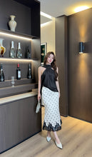 Load image into Gallery viewer, 【墨珠蕾影】高定系列 Noir Pearl Lace Mermaid Skirt 波点蕾丝鱼尾半裙（SKIRT Only）
