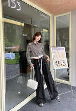 Load image into Gallery viewer, 【银线序曲】独家定制 Silver Line Cropped Shirt 黑白线条短版衬衫（TOP Only）
