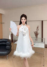 Load image into Gallery viewer, 【雪羽吟梅】 高定系列 Snow Plume Embroidered Qipao Dress
鸵鸟毛刺绣新中式礼服 (DRESS Only)
