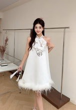 Load image into Gallery viewer, 【雪羽吟梅】 高定系列 Snow Plume Embroidered Qipao Dress
鸵鸟毛刺绣新中式礼服 (DRESS Only)
