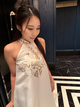 Load image into Gallery viewer, 【雪羽吟梅】 高定系列 Snow Plume Embroidered Qipao Dress
鸵鸟毛刺绣新中式礼服 (DRESS Only)
