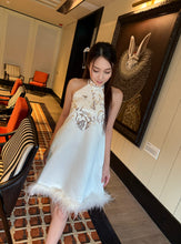 Load image into Gallery viewer, 【雪羽吟梅】 高定系列 Snow Plume Embroidered Qipao Dress
鸵鸟毛刺绣新中式礼服 (DRESS Only)

