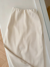 Load image into Gallery viewer, 【杏瑞垂曜】 独家定制 缎光鱼尾长裙
Satin Mermaid Skirt 裙子(SKIRT Only)
