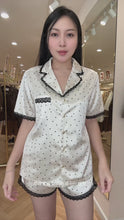 Load and play video in Gallery viewer, 【月光甜梦】Moonlight Sweet Dreams Satin Pajama Set 四件式缎面睡衣套装（4-Piece Set）
