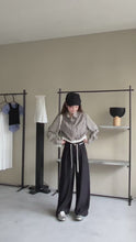 Load and play video in Gallery viewer, 【银线序曲】独家定制 Silver Line Cropped Shirt 黑白线条短版衬衫（TOP Only）
