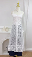 Load and play video in Gallery viewer, 【白昼蕾影】 高定系列 Ivory Lace Layered Top 镂空蕾丝层次长版上衣
（TOP Only）
