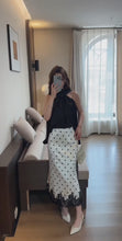 Load and play video in Gallery viewer, 【墨珠蕾影】高定系列 Noir Pearl Lace Mermaid Skirt 波点蕾丝鱼尾半裙（SKIRT Only）
