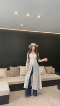 Load and play video in Gallery viewer, 【白昼蕾影】 高定系列 Ivory Lace Layered Top 镂空蕾丝层次长版上衣
（TOP Only）
