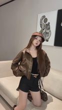 Load and play video in Gallery viewer, 【摩卡漫旅】高定系列 Mocha Voyage PU Leather Jacket 摩卡PU皮外套（OUTER Only）
