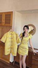 Load and play video in Gallery viewer, 【金绣盛礼】高定系列 情侣装 Golden Brocade Qipao Set 男装 (TOP Only)
