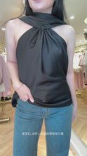 Load and play video in Gallery viewer, 【夜幕流光】独家定制 Noir Drape Satin Top 缎面披肩上衣（TOP Only）
