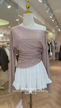 Load and play video in Gallery viewer, 【秋光漫语】独家定制 Autumn Whisper Asymmetrical Knit Top 金丝斜肩上衣（TOP Only）
