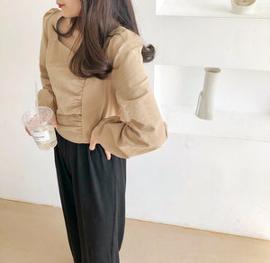 SIDE PLEATED LONG-SLEEVED TOP