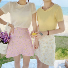 Load image into Gallery viewer, LOVELY YELLOW FLORAL SHORT SKIRT
