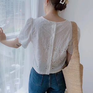 CUTE DAISY EMBROIDERED BLOUSE