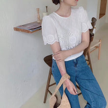 Load image into Gallery viewer, CUTE DAISY EMBROIDERED BLOUSE
