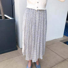 Load image into Gallery viewer, FLORAL PLEATED SKIRT
