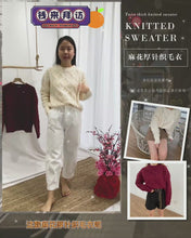 Load and play video in Gallery viewer, TWIST THICK KNIT SWEATER
